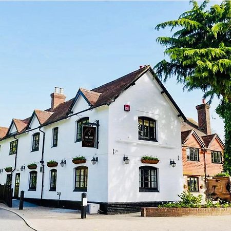 The Nest Hotel & Restaurant Petersfield Exterior foto